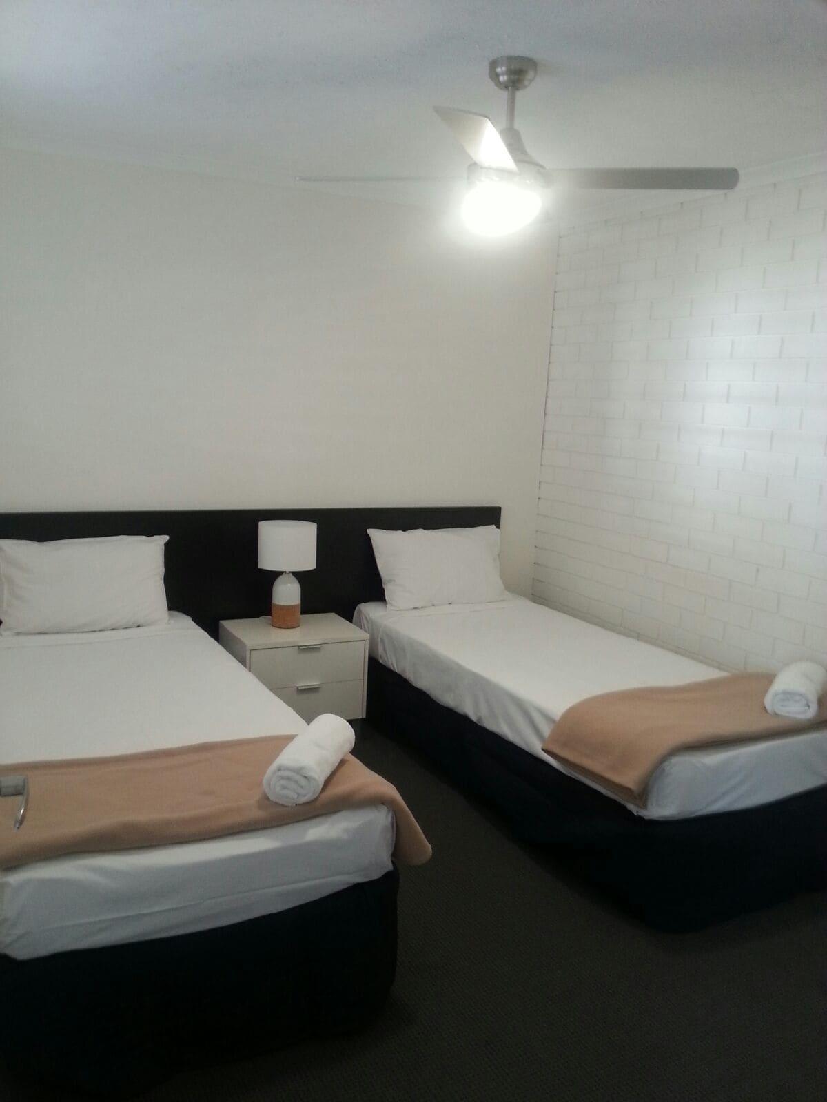 Broadbeach Travel Inn Apartments Gold Coast Exterior photo