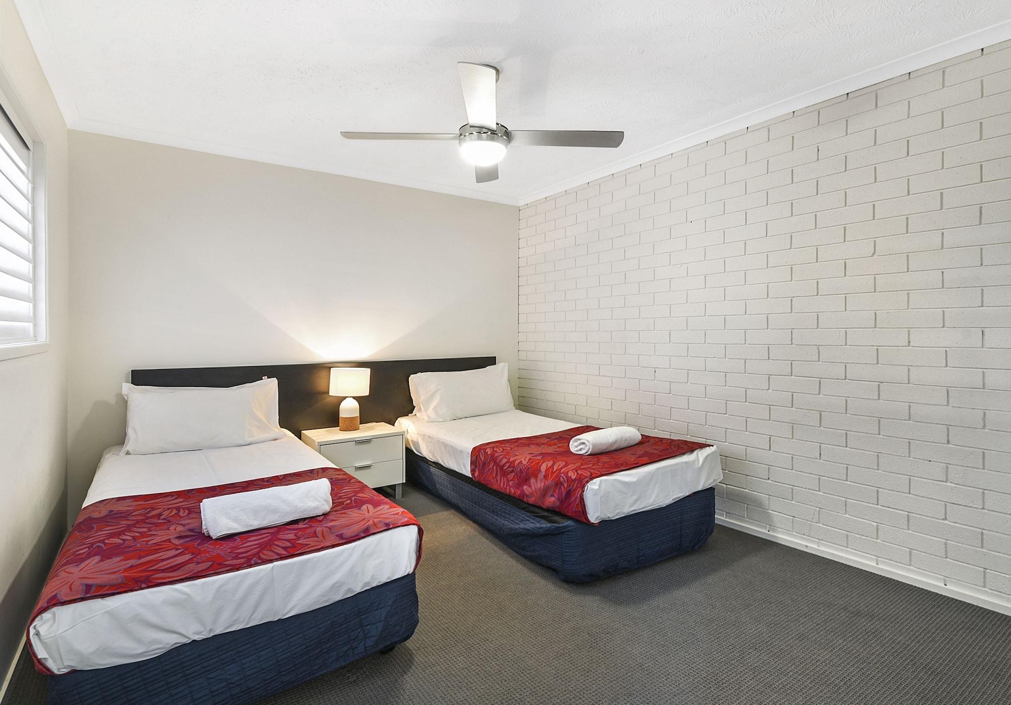 Broadbeach Travel Inn Apartments Gold Coast Exterior photo