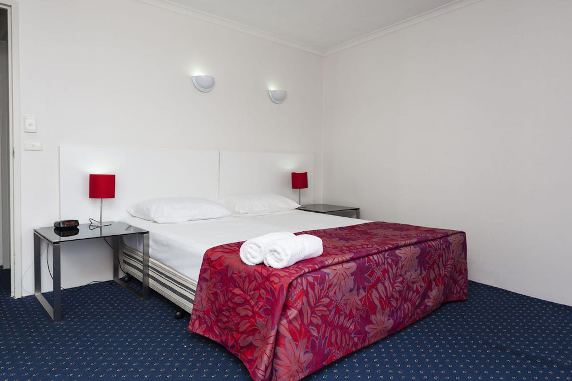 Broadbeach Travel Inn Apartments Gold Coast Exterior photo