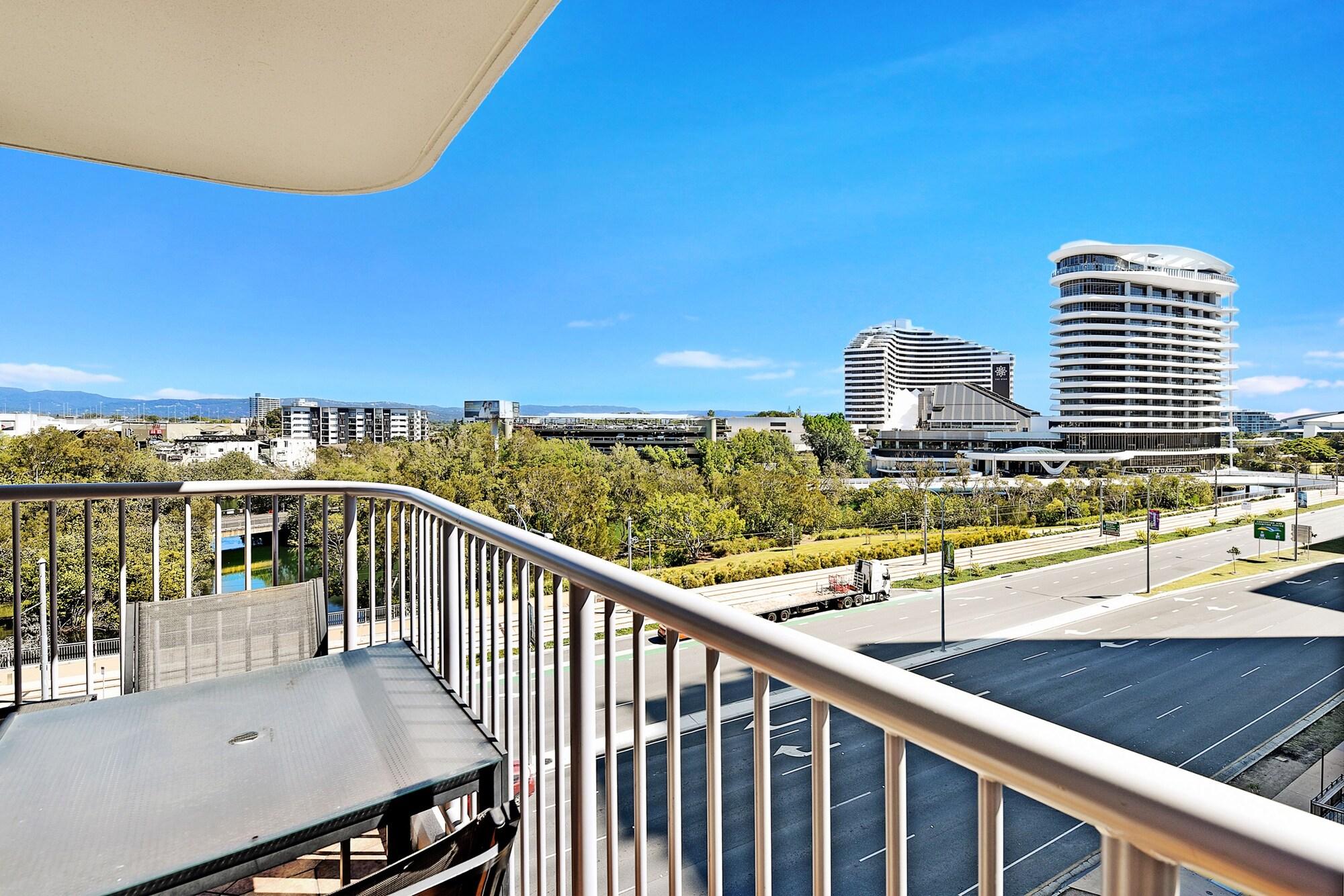 Broadbeach Travel Inn Apartments Gold Coast Exterior photo