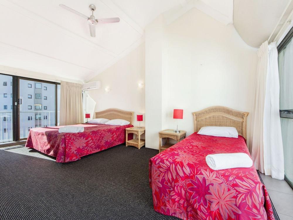 Broadbeach Travel Inn Apartments Gold Coast Exterior photo