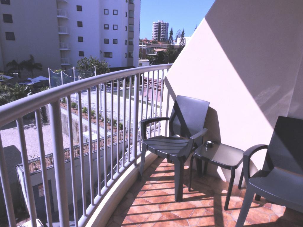 Broadbeach Travel Inn Apartments Gold Coast Exterior photo