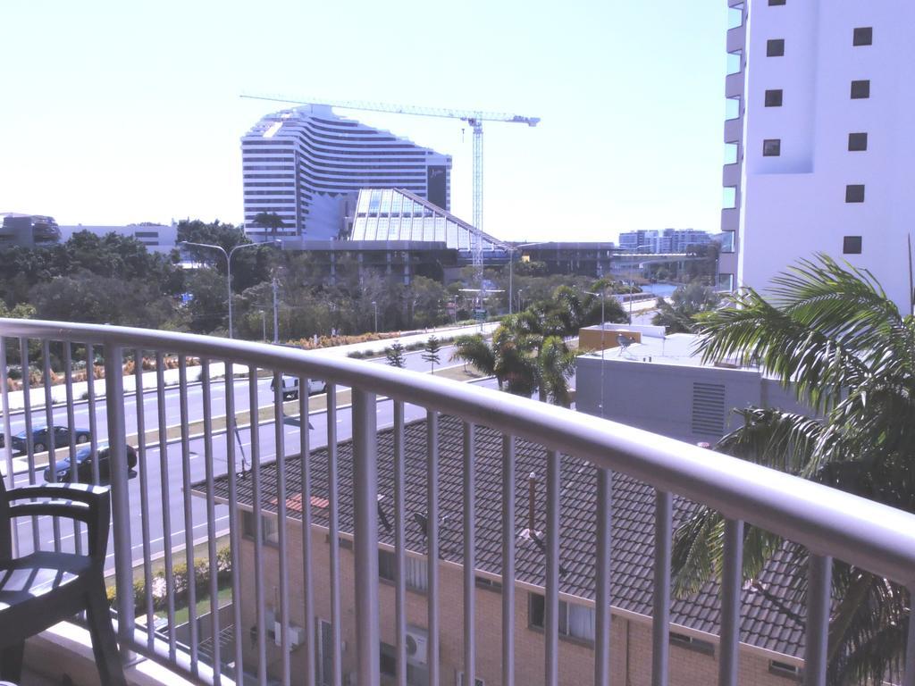Broadbeach Travel Inn Apartments Gold Coast Exterior photo