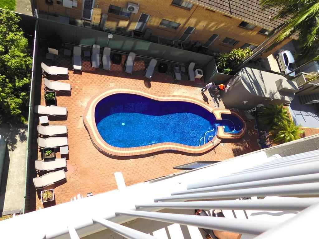 Broadbeach Travel Inn Apartments Gold Coast Exterior photo