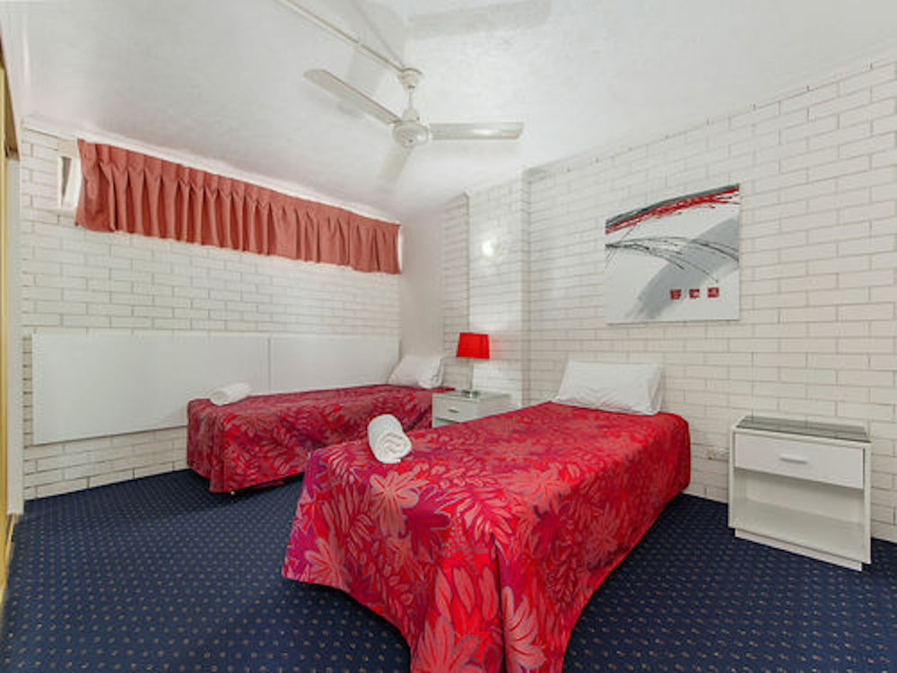 Broadbeach Travel Inn Apartments Gold Coast Exterior photo