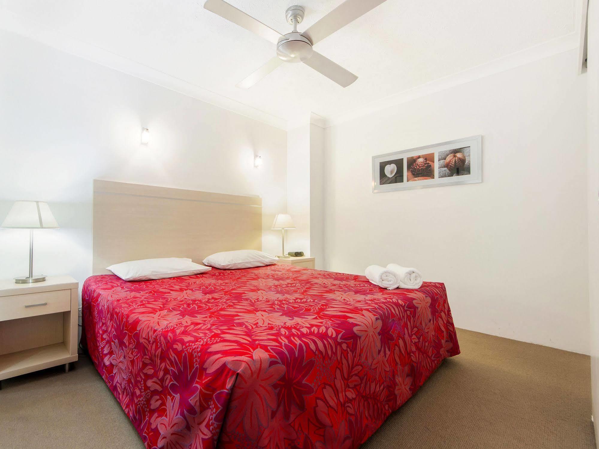 Broadbeach Travel Inn Apartments Gold Coast Exterior photo