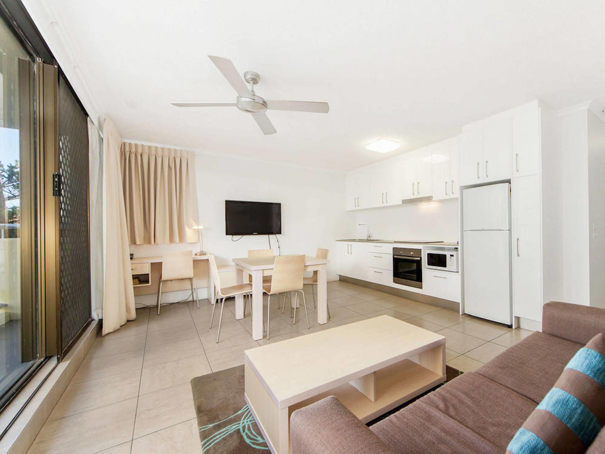 Broadbeach Travel Inn Apartments Gold Coast Exterior photo